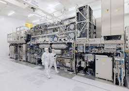 ASML | The world's supplier to the semiconductor industry - chip manufacturer
