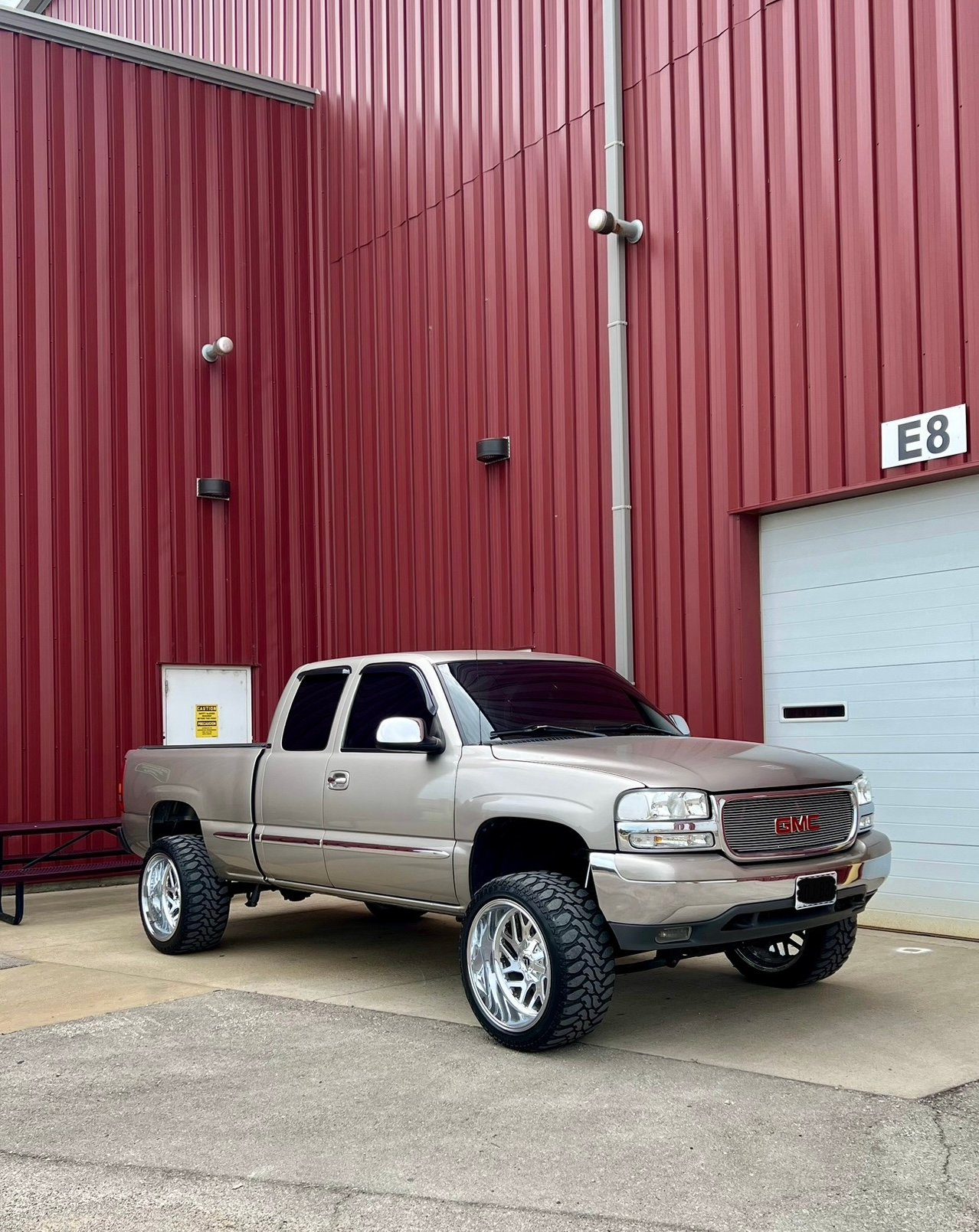 A relevant stock photo of 2000 gmc sierra 1500 custom in a typical setting.