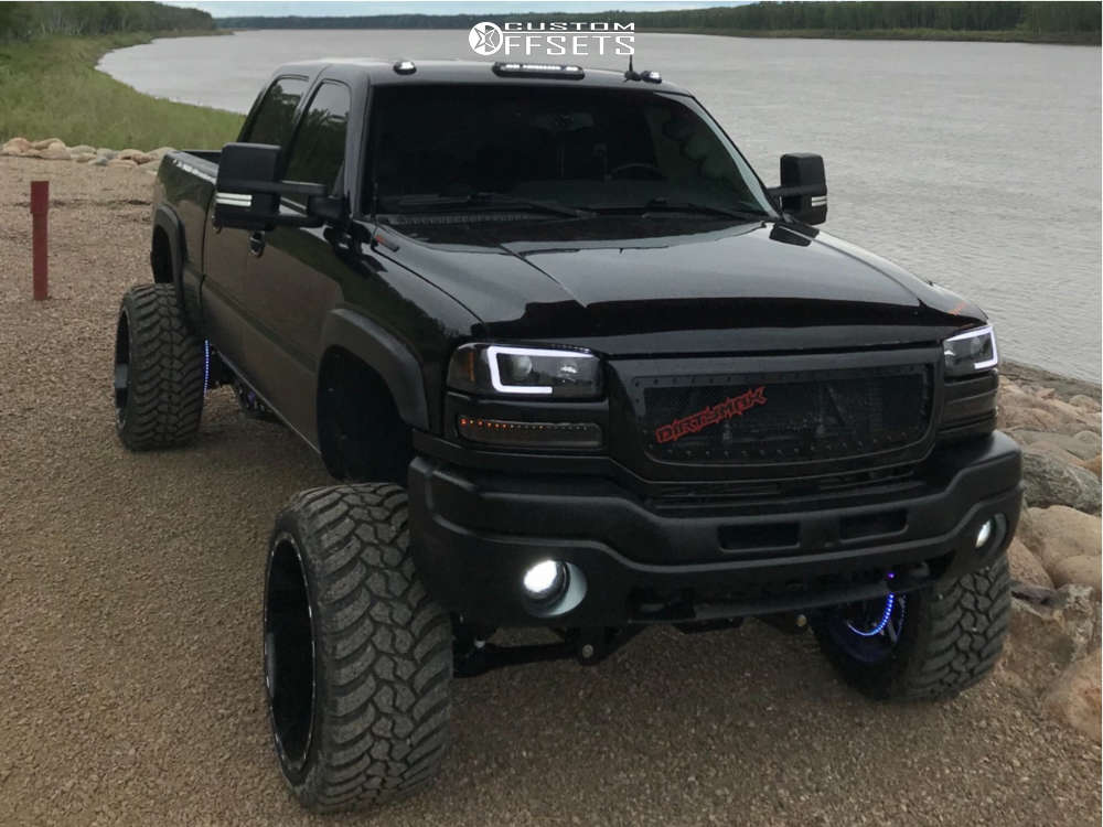A relevant stock photo of 2005 gmc sierra custom in a typical setting.