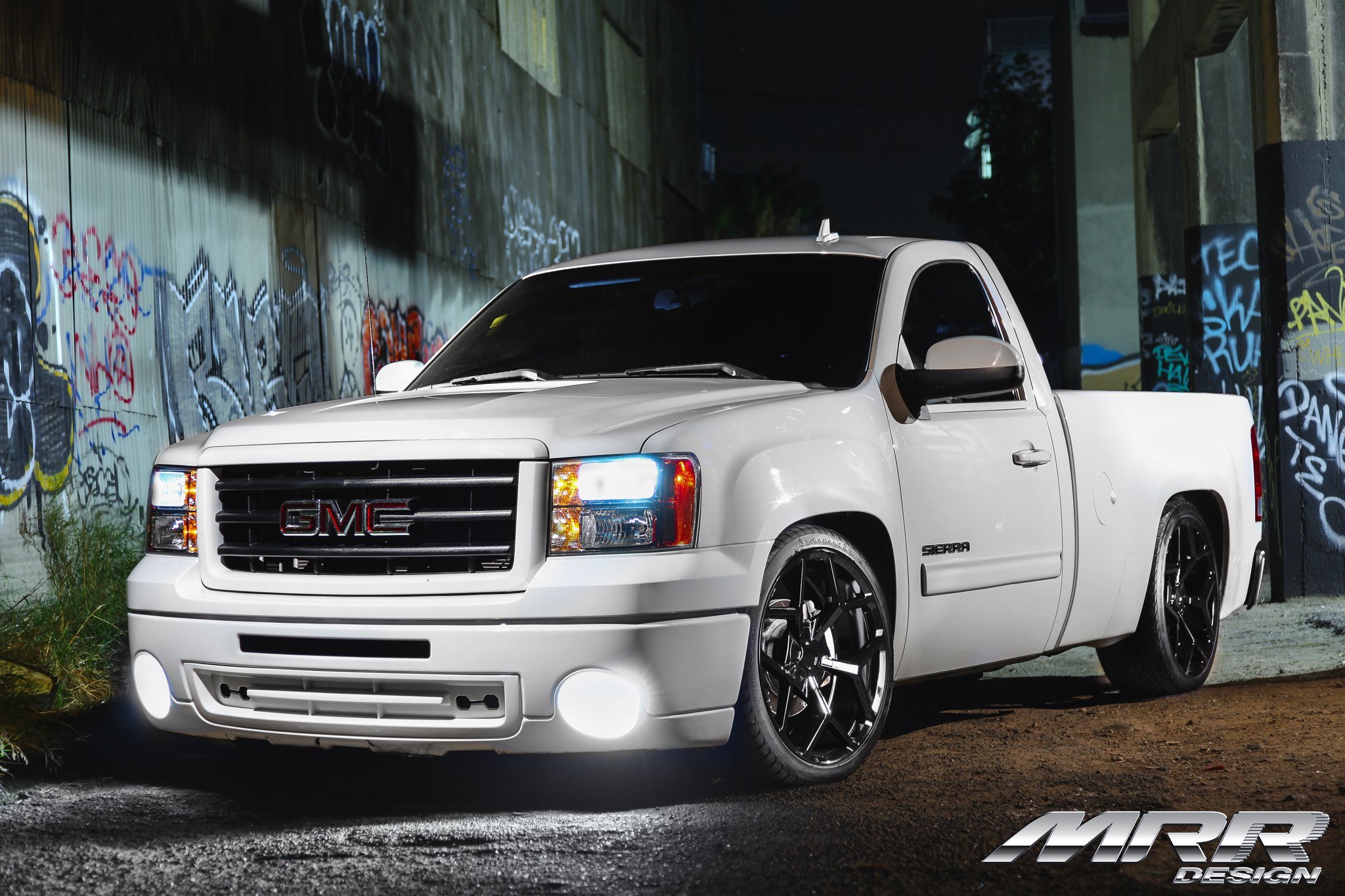 A relevant stock photo of 2009 gmc sierra custom in a typical setting.