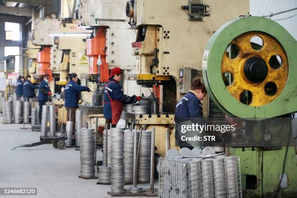 A relevant stock photo of aluminum china in a typical setting.