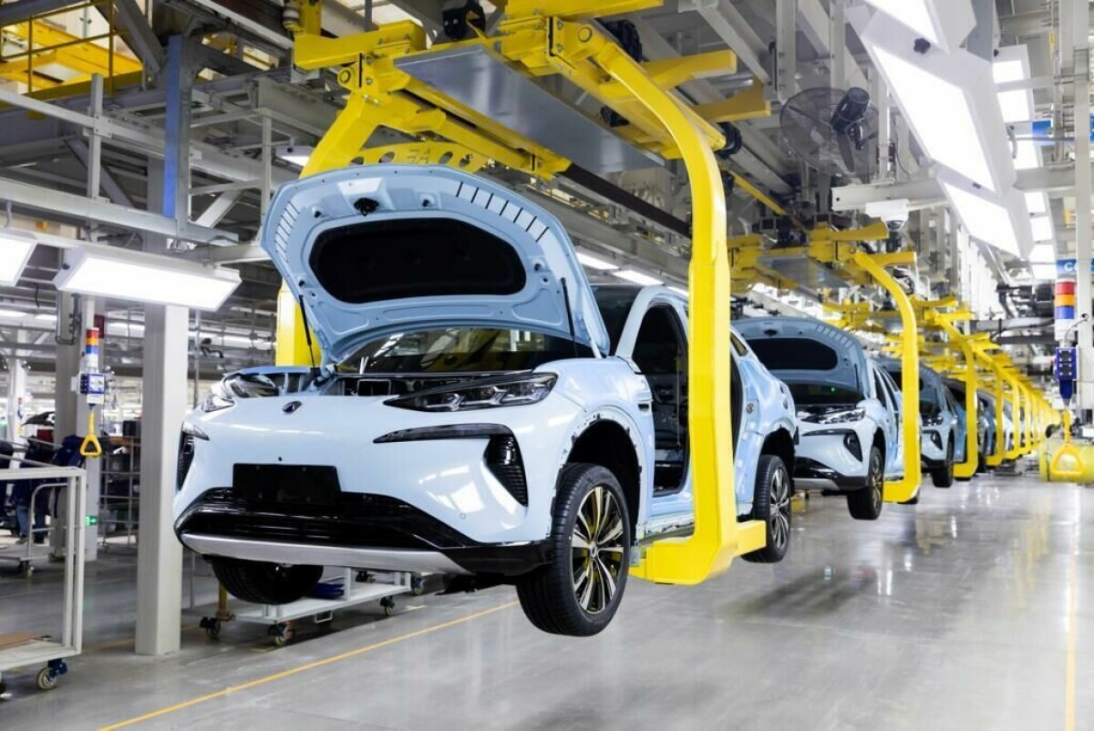 A relevant stock photo of automotive china in a typical setting.