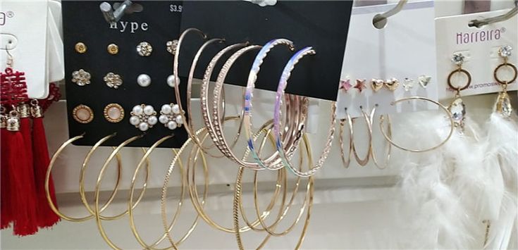 A relevant stock photo of fashion jewellery china in a typical setting.