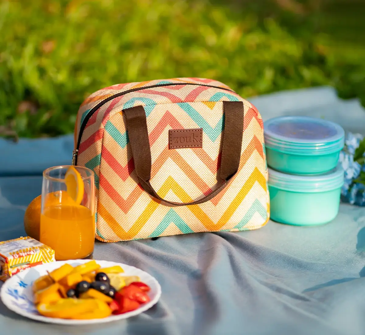 A relevant stock photo of lunch bag manufacturer in a typical setting.
