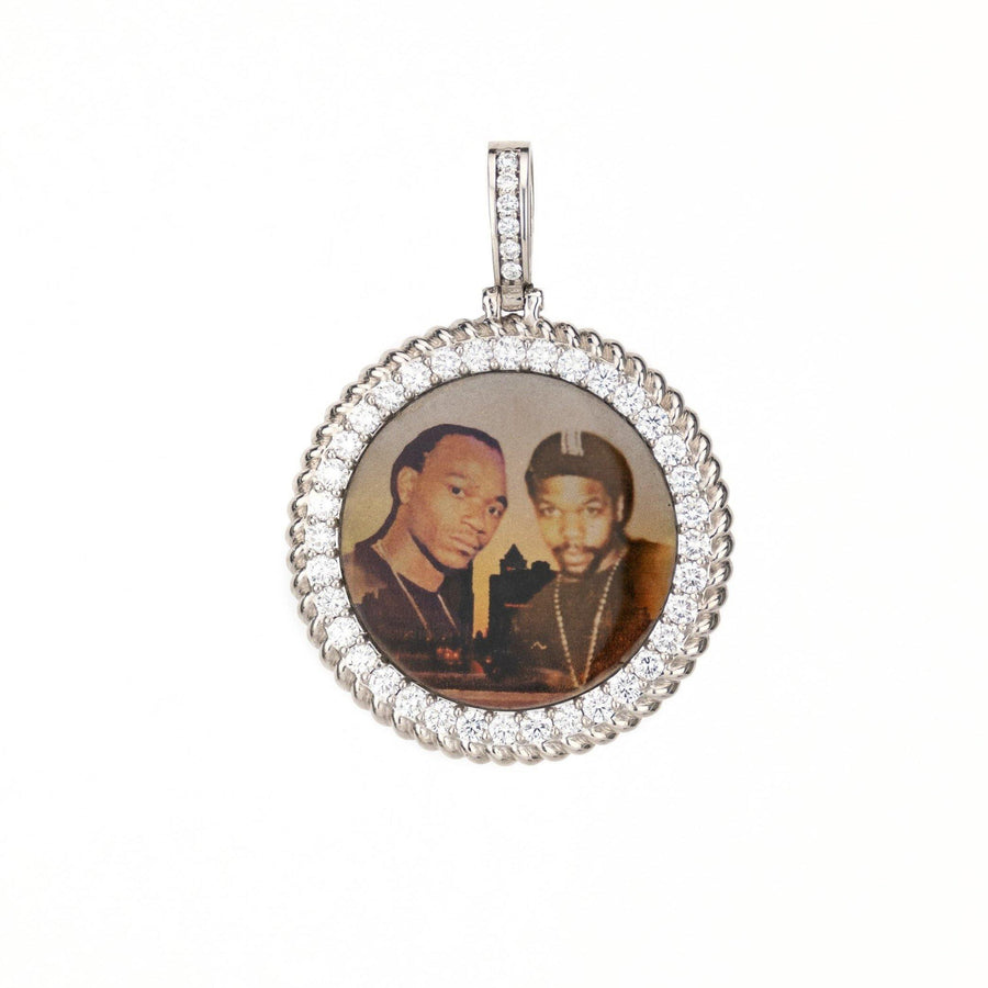 A relevant stock photo of pendant custom in a typical setting.