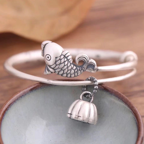 A relevant stock photo of silver jewelry china in a typical setting.