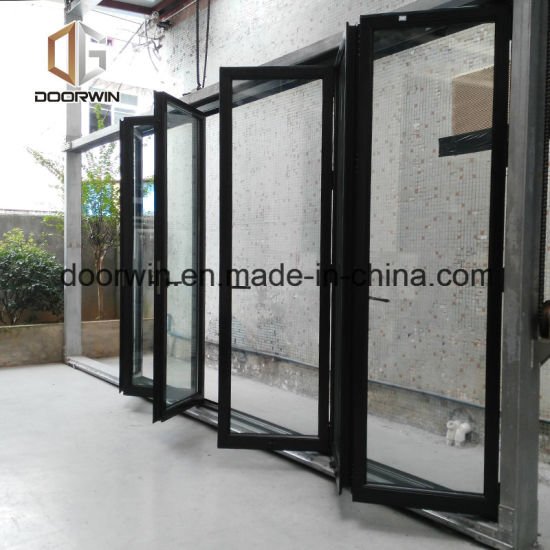 A relevant stock photo of sliding door china in a typical setting.