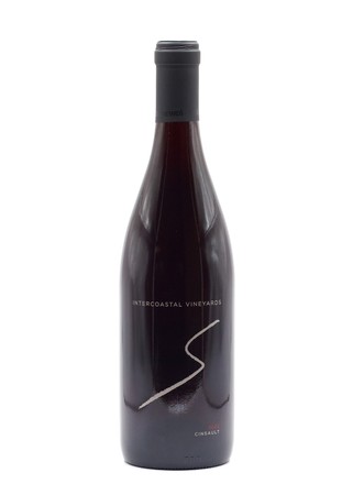 A relevant stock photo of wine manufacturer in a typical setting.